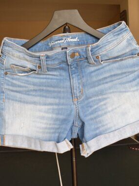 Universal Threads Denim Shorts size 6